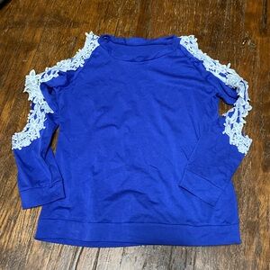 Women’s large cold sleeve shirt